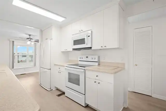 Listing Photo 16