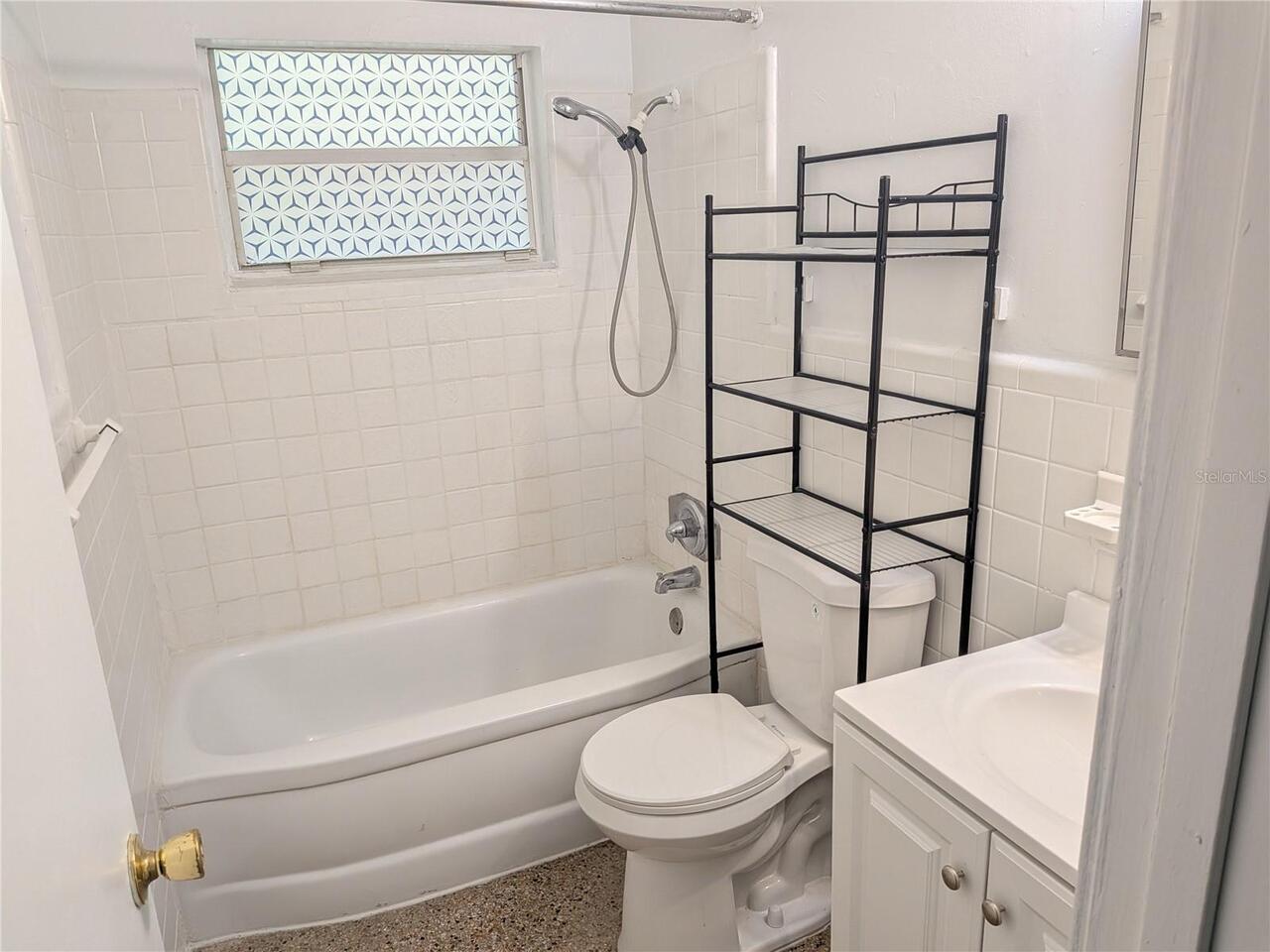 Listing Photo 8