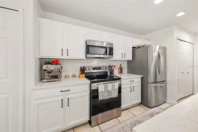 Listing Photo 8