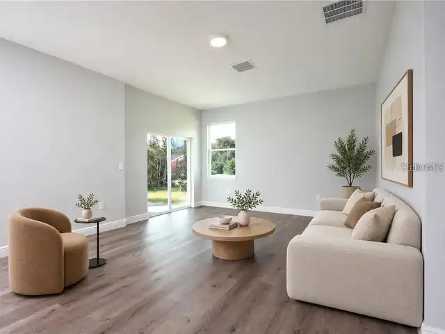 Listing Photo 12