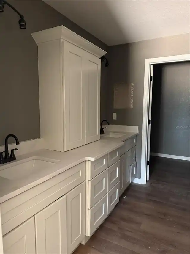 Listing Photo 9