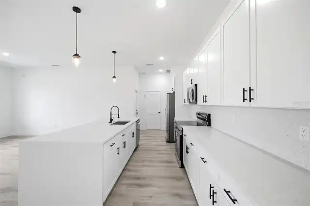 Listing Photo 14