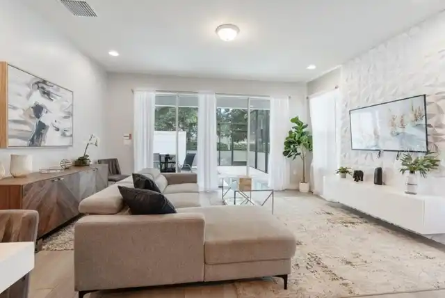 Listing Photo 11