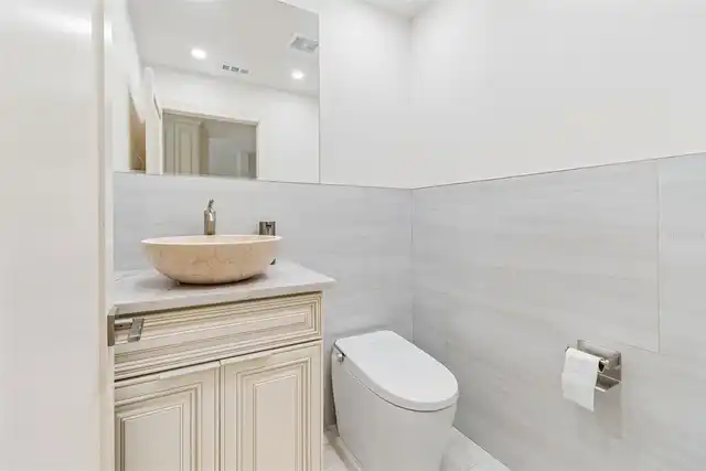 Listing Photo 10