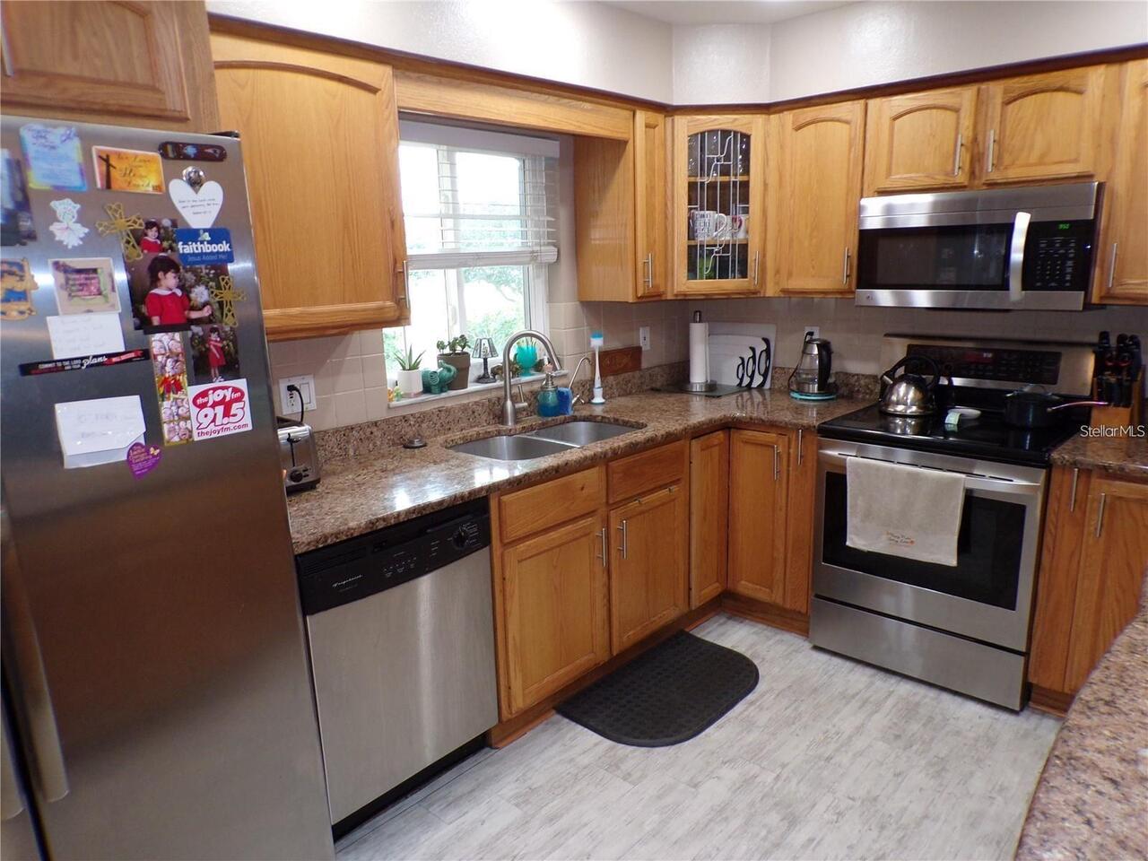 Listing Photo 11