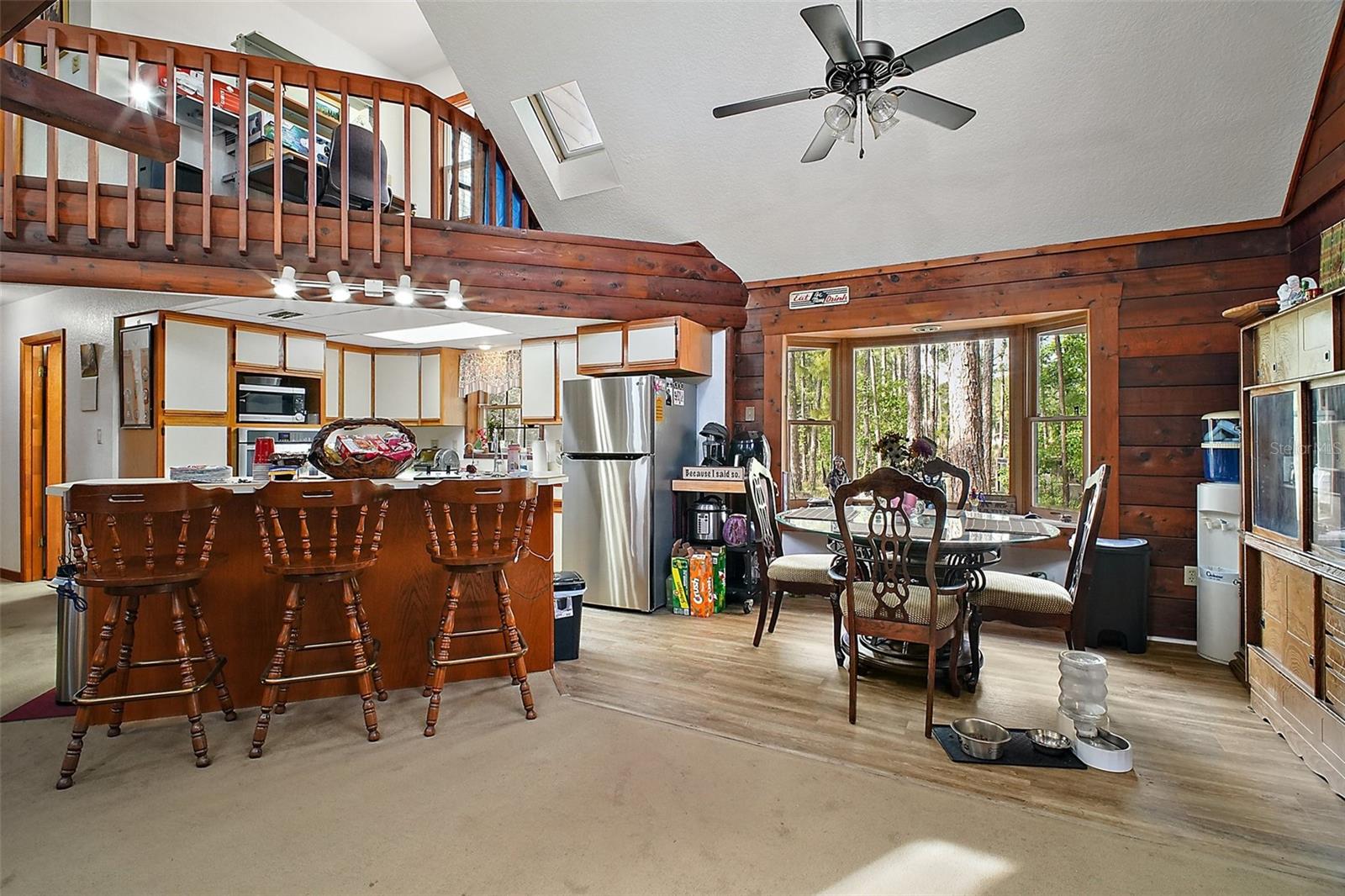 Listing Photo 11