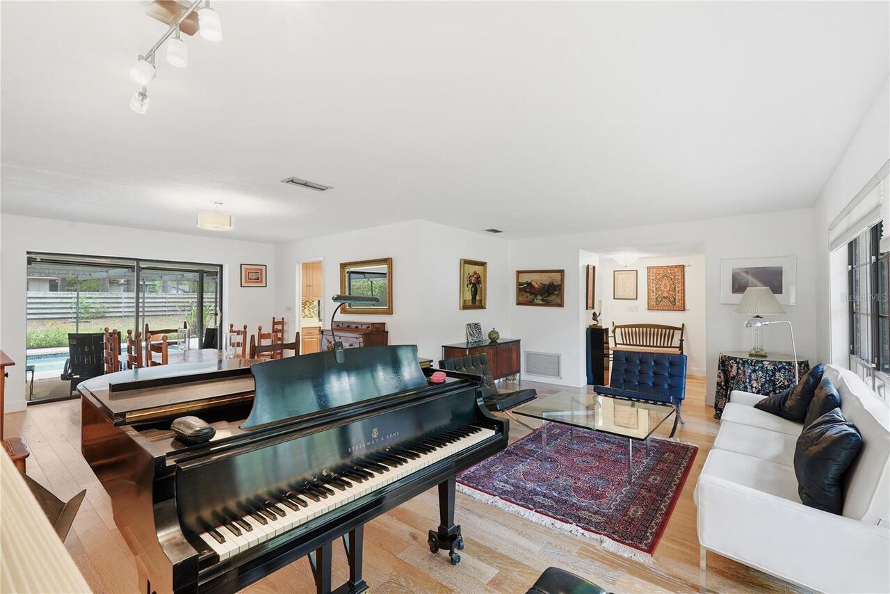 Listing Photo 10