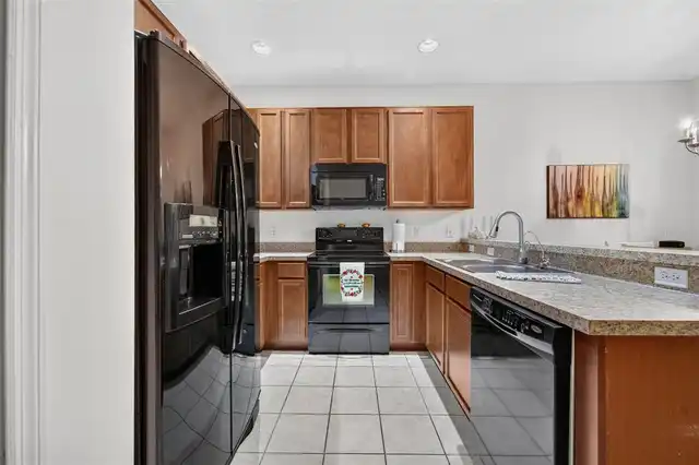 Listing Photo 12