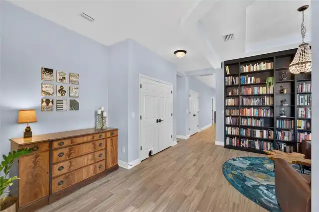 Listing Photo 12