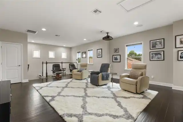 Listing Photo 17