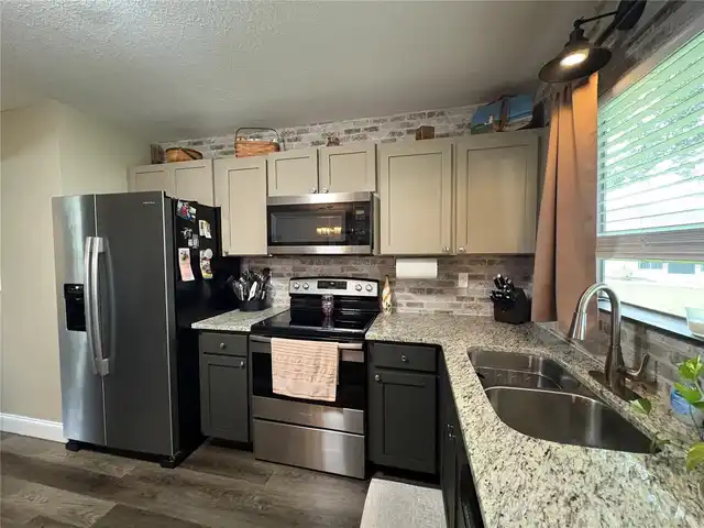 Listing Photo 5