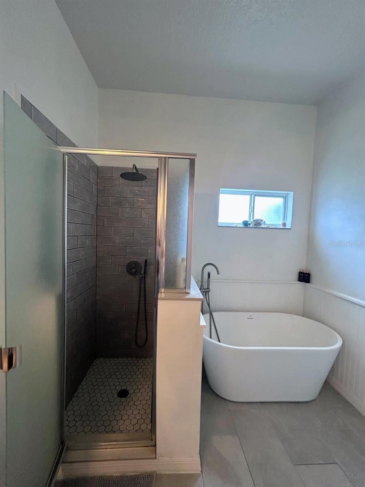 Listing Photo 12
