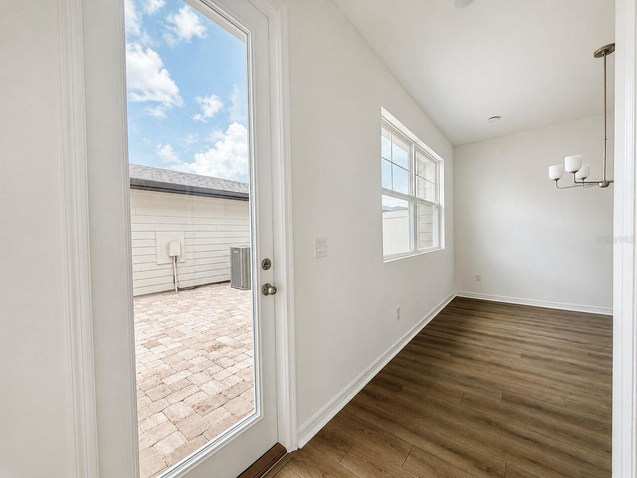 Listing Photo 11