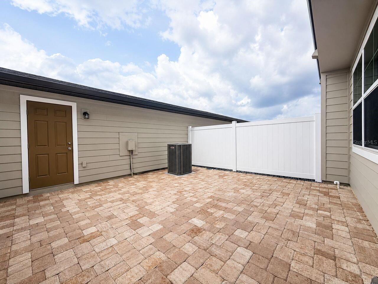 Listing Photo 12