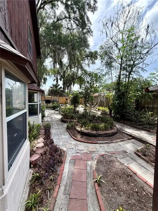 Listing Photo 9