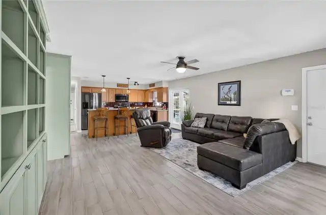 Listing Photo 11