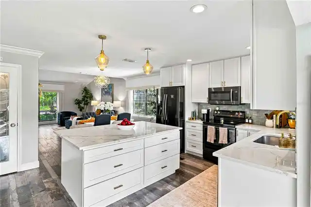Listing Photo 10