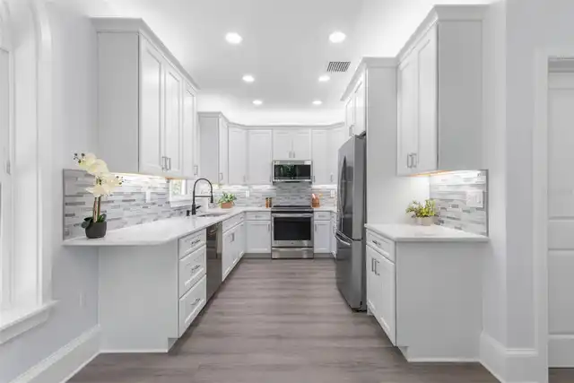 Listing Photo 12