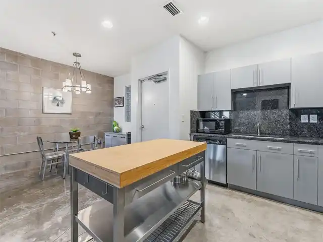 Listing Photo 8