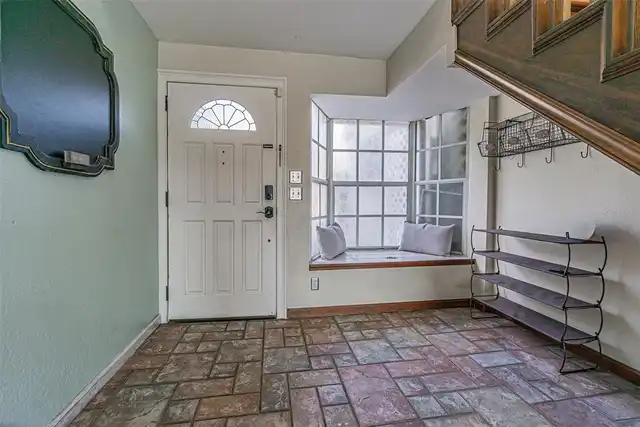Listing Photo 11