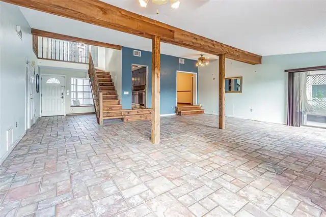 Listing Photo 12