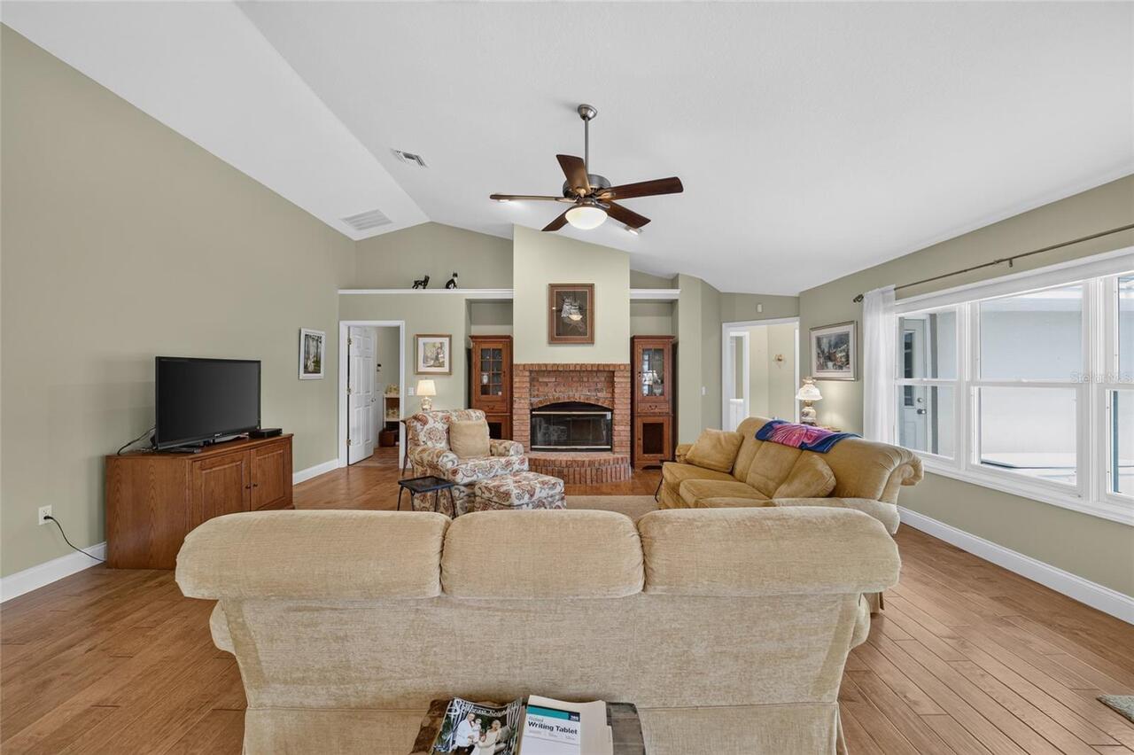 Listing Photo 14