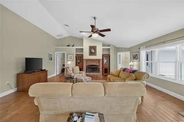 Listing Photo 14
