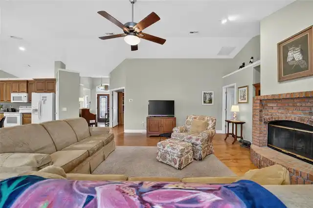Listing Photo 16