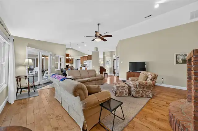 Listing Photo 17