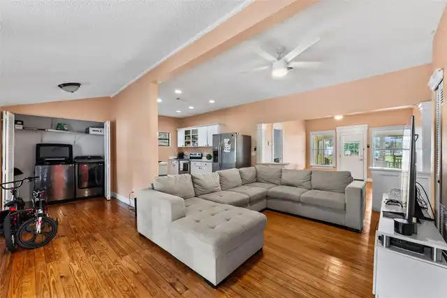 Listing Photo 8