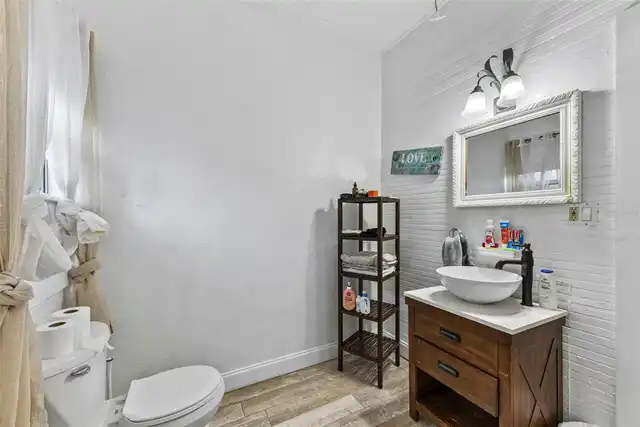 Listing Photo 12