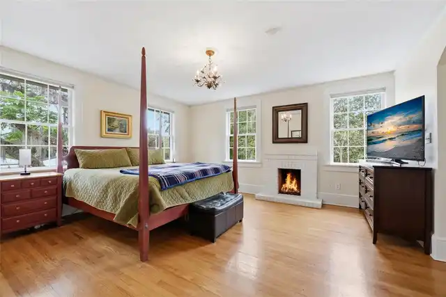 Listing Photo 17