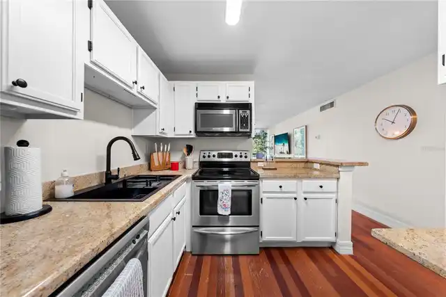 Listing Photo 10