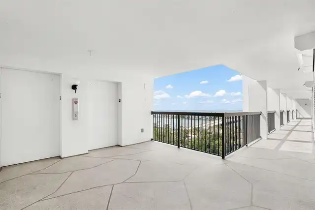 Listing Photo 12