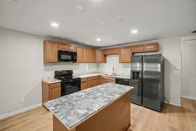 Listing Photo 11