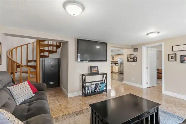 Listing Photo 14