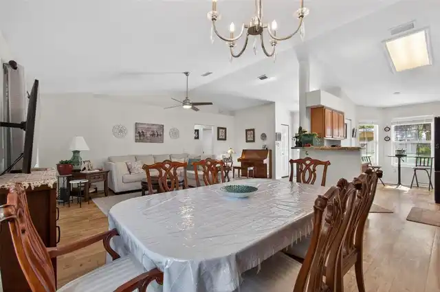 Listing Photo 8