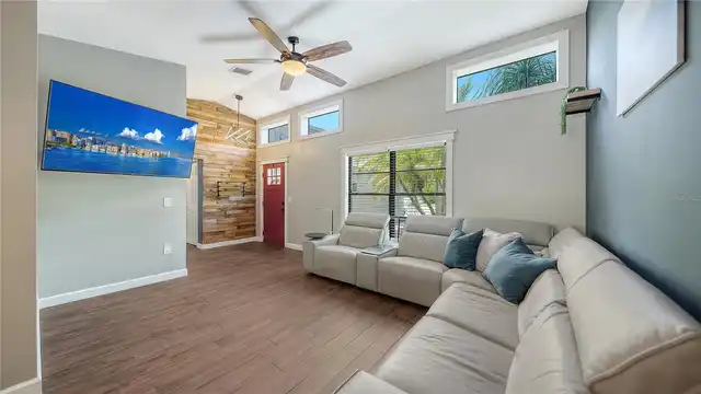 Listing Photo 14
