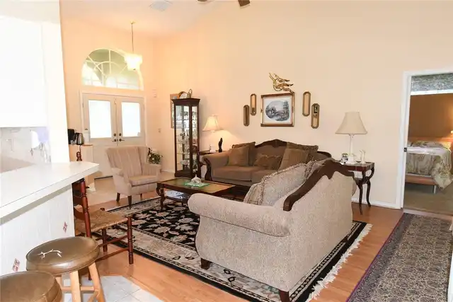 Listing Photo 11