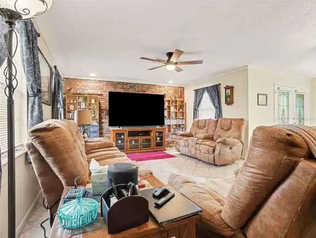 Listing Photo 10