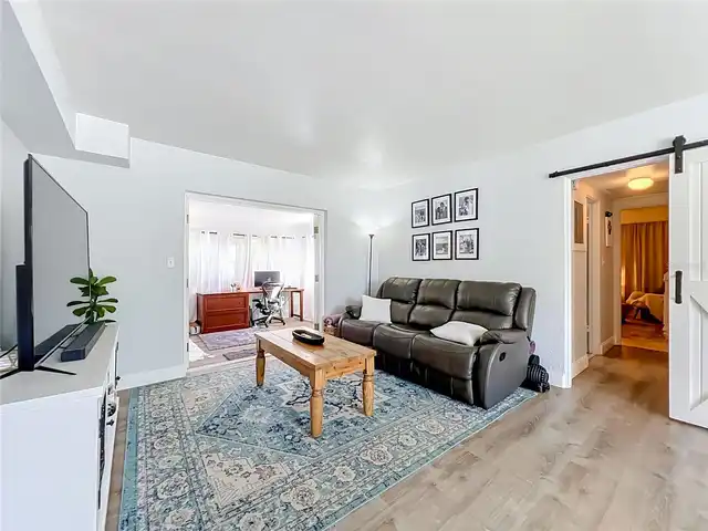 Listing Photo 8