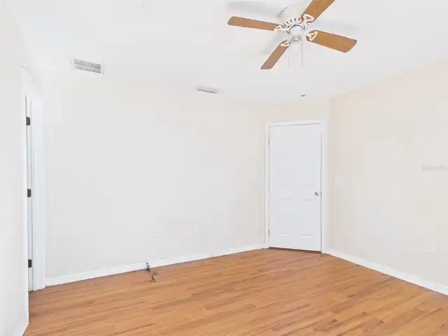 Listing Photo 10