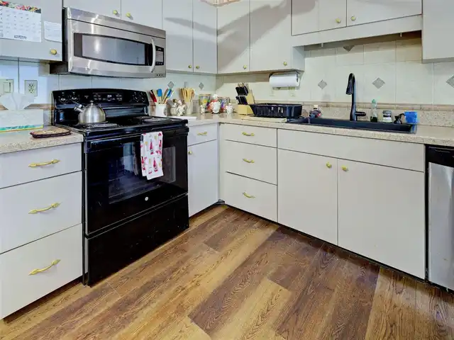 Listing Photo 17
