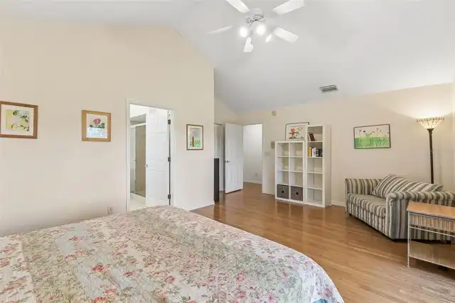 Listing Photo 15