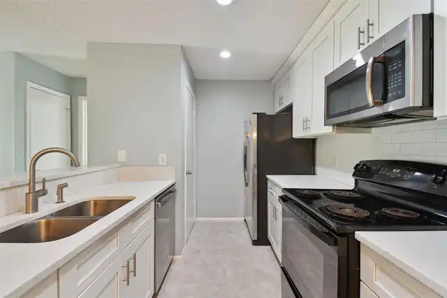 Listing Photo 9