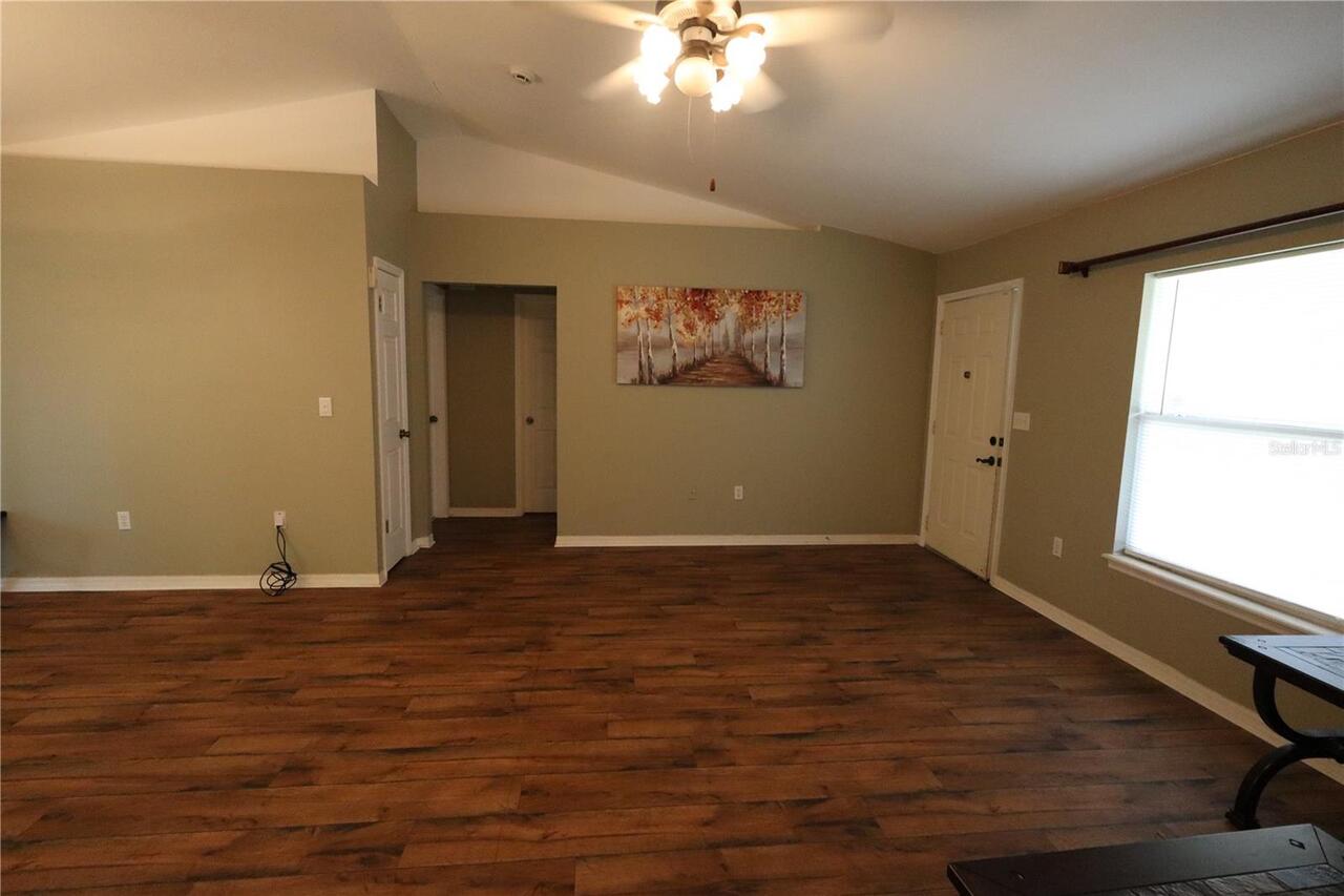 Listing Photo 8