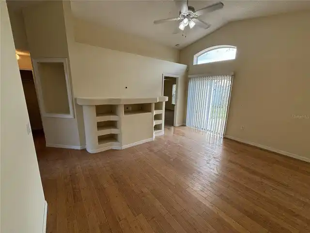 Listing Photo 11