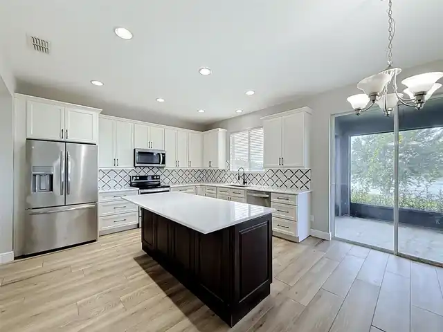 Listing Photo 10