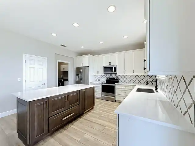 Listing Photo 11