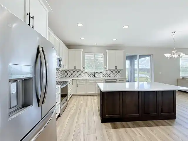 Listing Photo 12